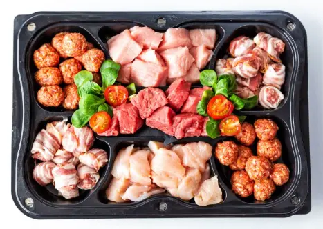 Fondueschaal 6 met kipfilet, slavinkje, biefstukje, varkenshaas en gehaktballetjes – ambachtelijk bereid en ideaal voor fondue of gourmet.