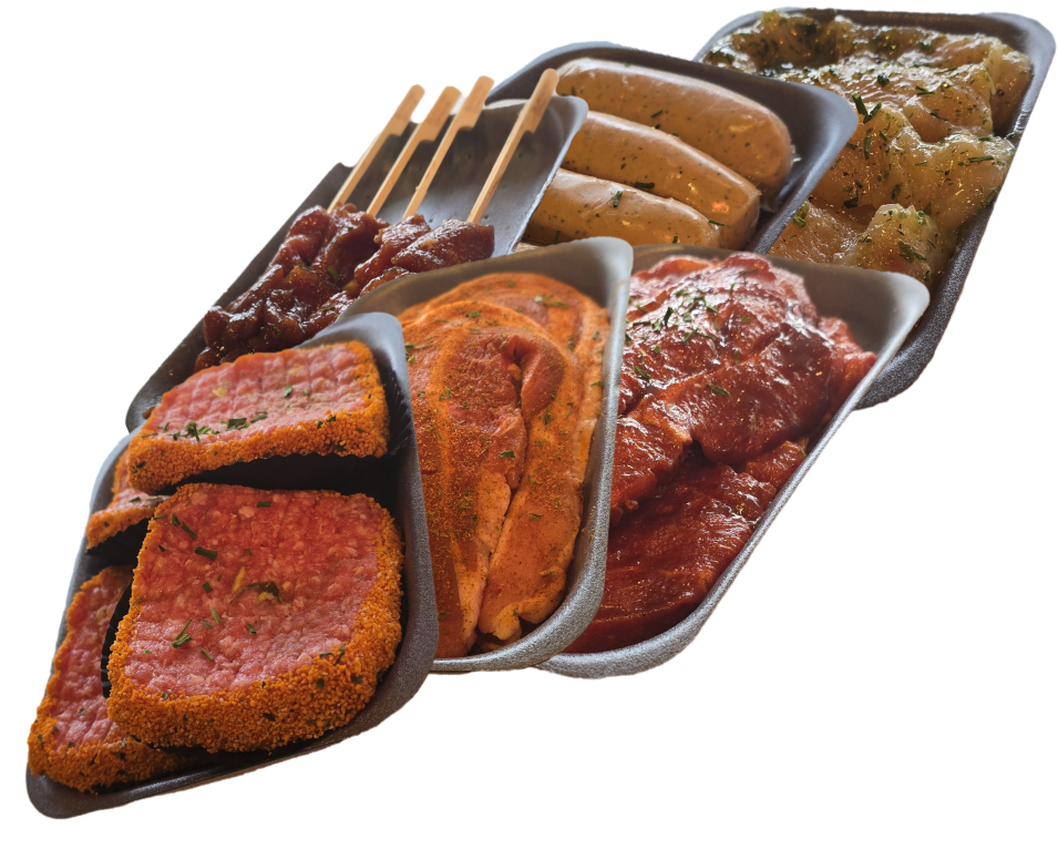 Selectie van BBQ-vlees van Slagerij Ophuis, met saté, kip, hamburgers en gemarineerde stukken vlees, onderdeel van het Piggy spaarsysteem.